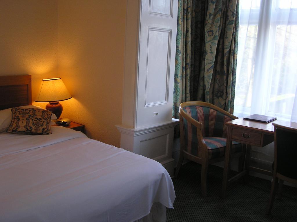 Cadogan Hotel Newmarket  Exteriör bild