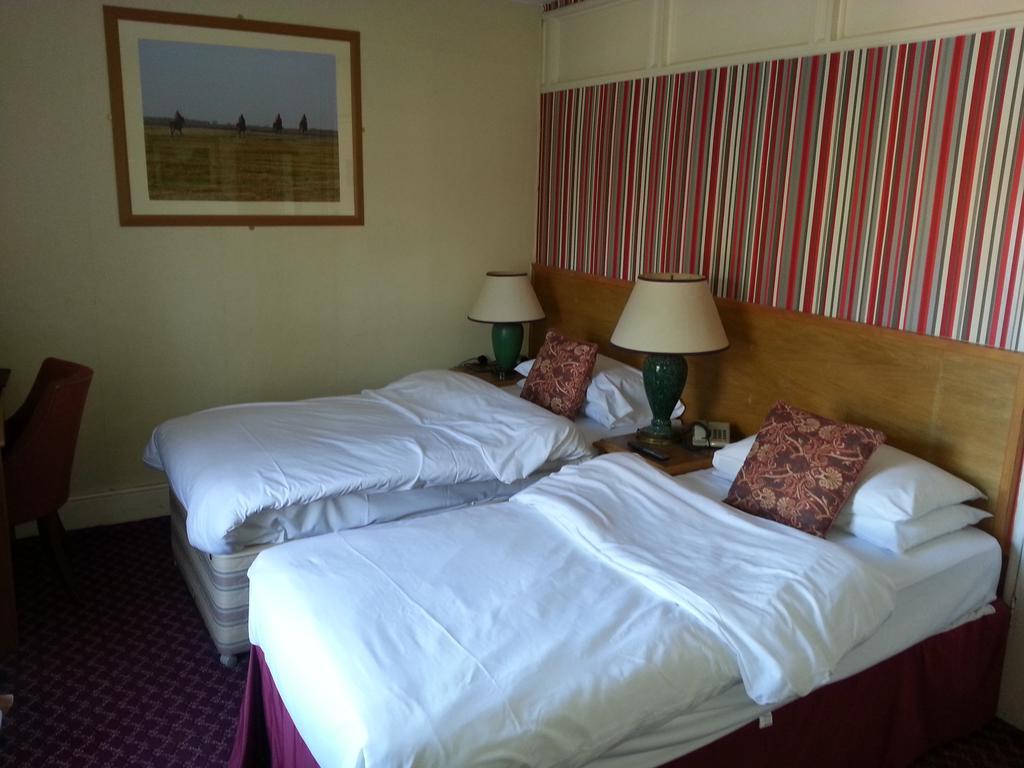 Cadogan Hotel Newmarket  Exteriör bild